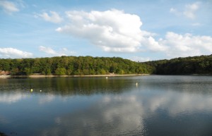 Le Lac de Pont à proximité de la roulotte de bourgogne